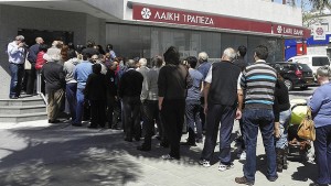 Chipre, con las políticas austericidas pasará de las colas en los bancos, a las colas en las oficinas de desempleo